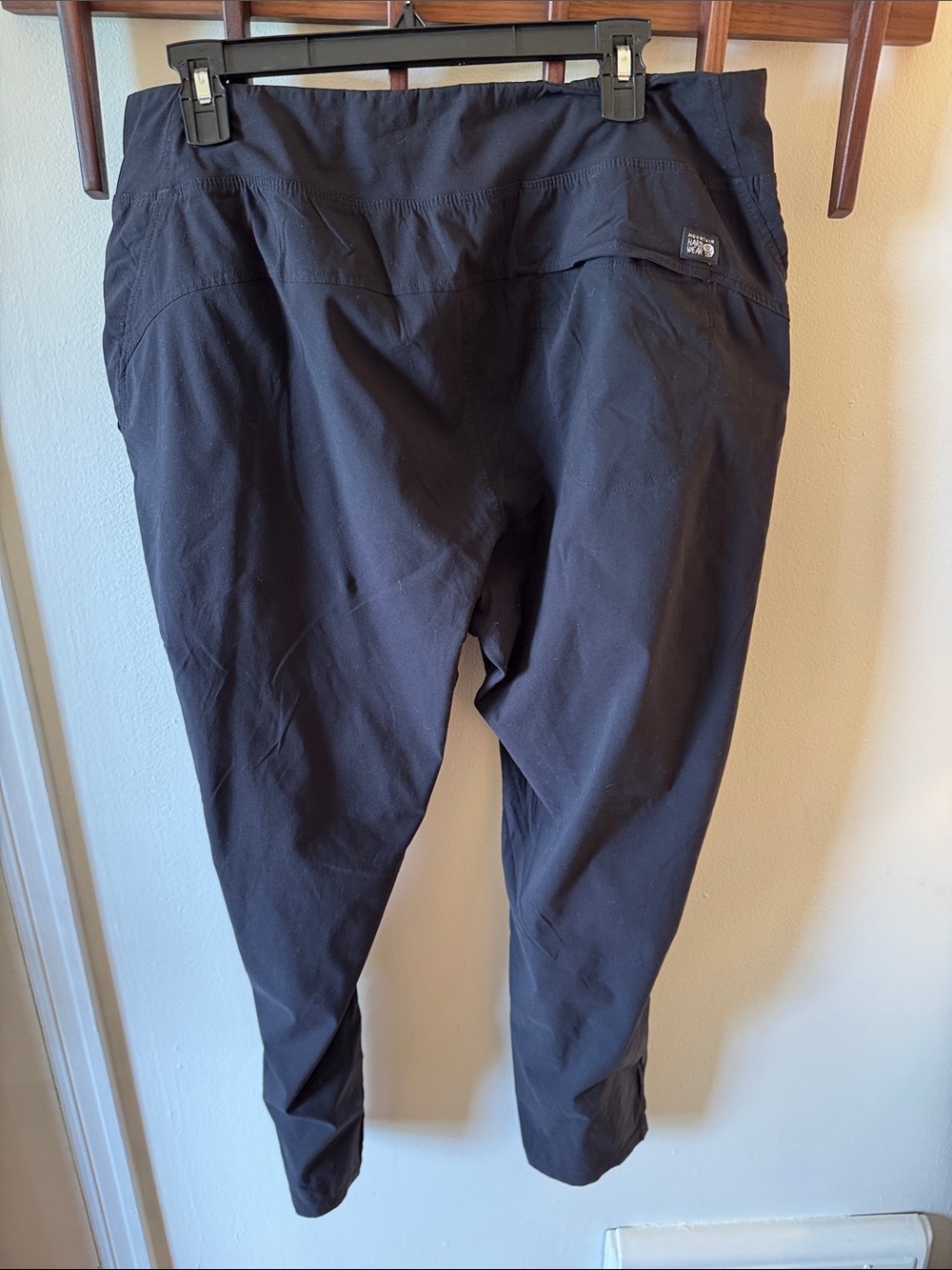 Mountain Hardwear Women's Black Ankle Performance Pants - Picture 3 of 8